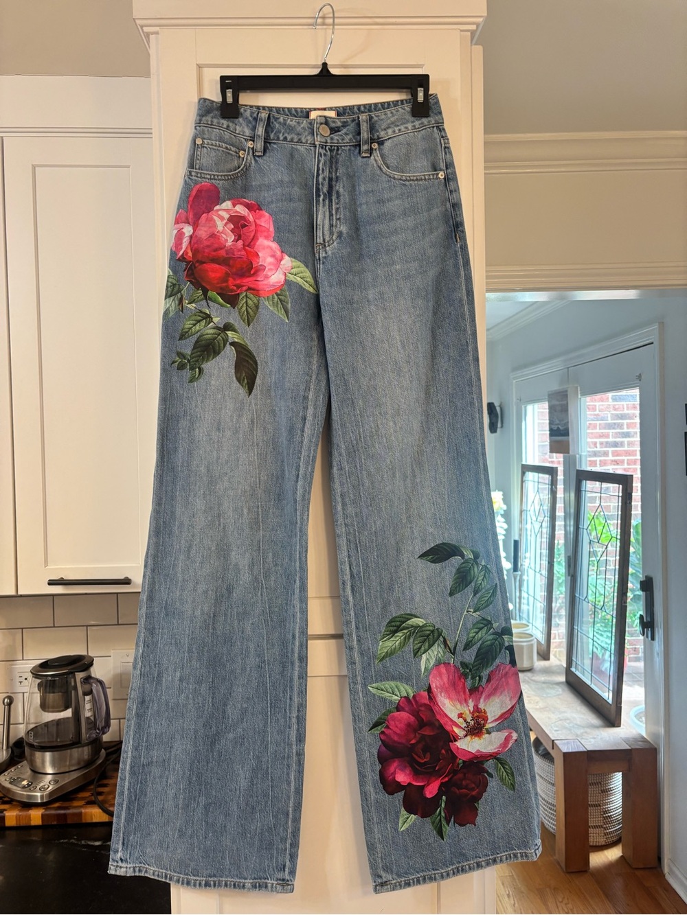 new Alice and Olivia CHIC PRINTED JEAN
in Denver Bright Blue/Emprs Bloom - Picture 5 of 10